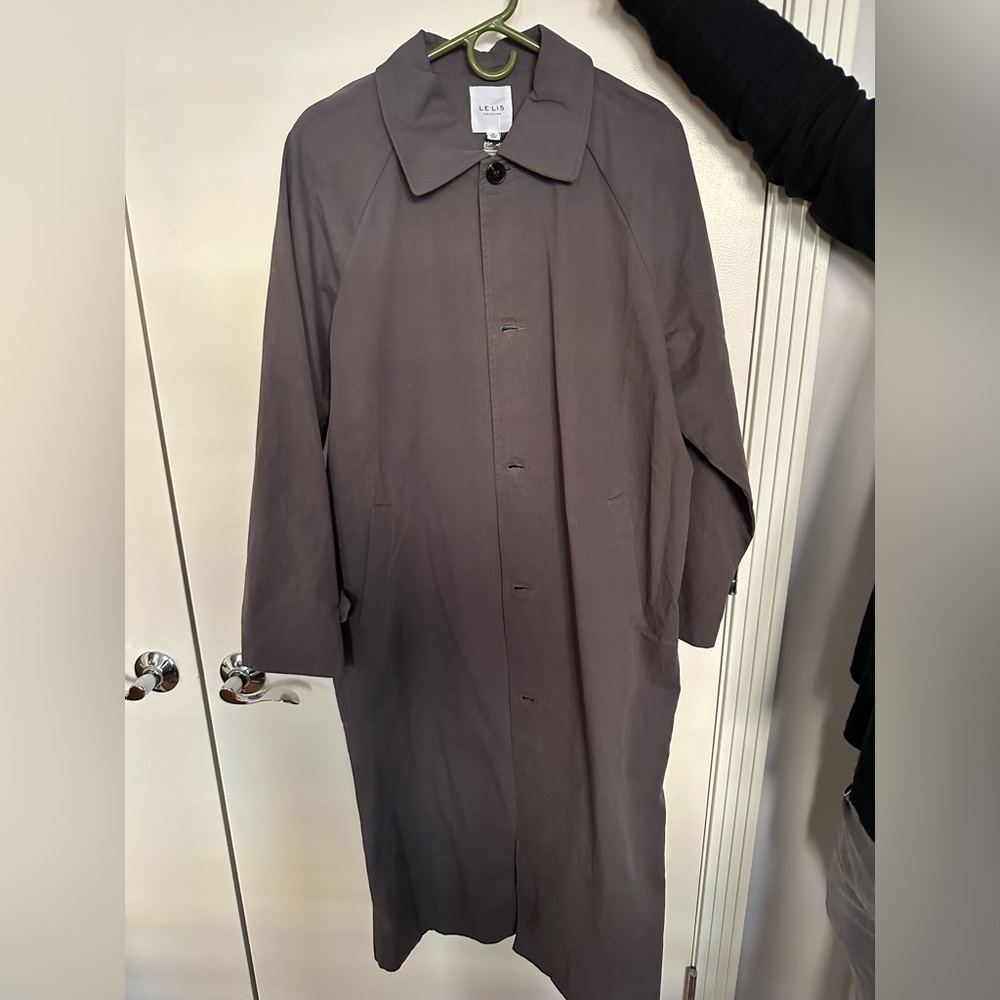 Women’s grey trench coat, M